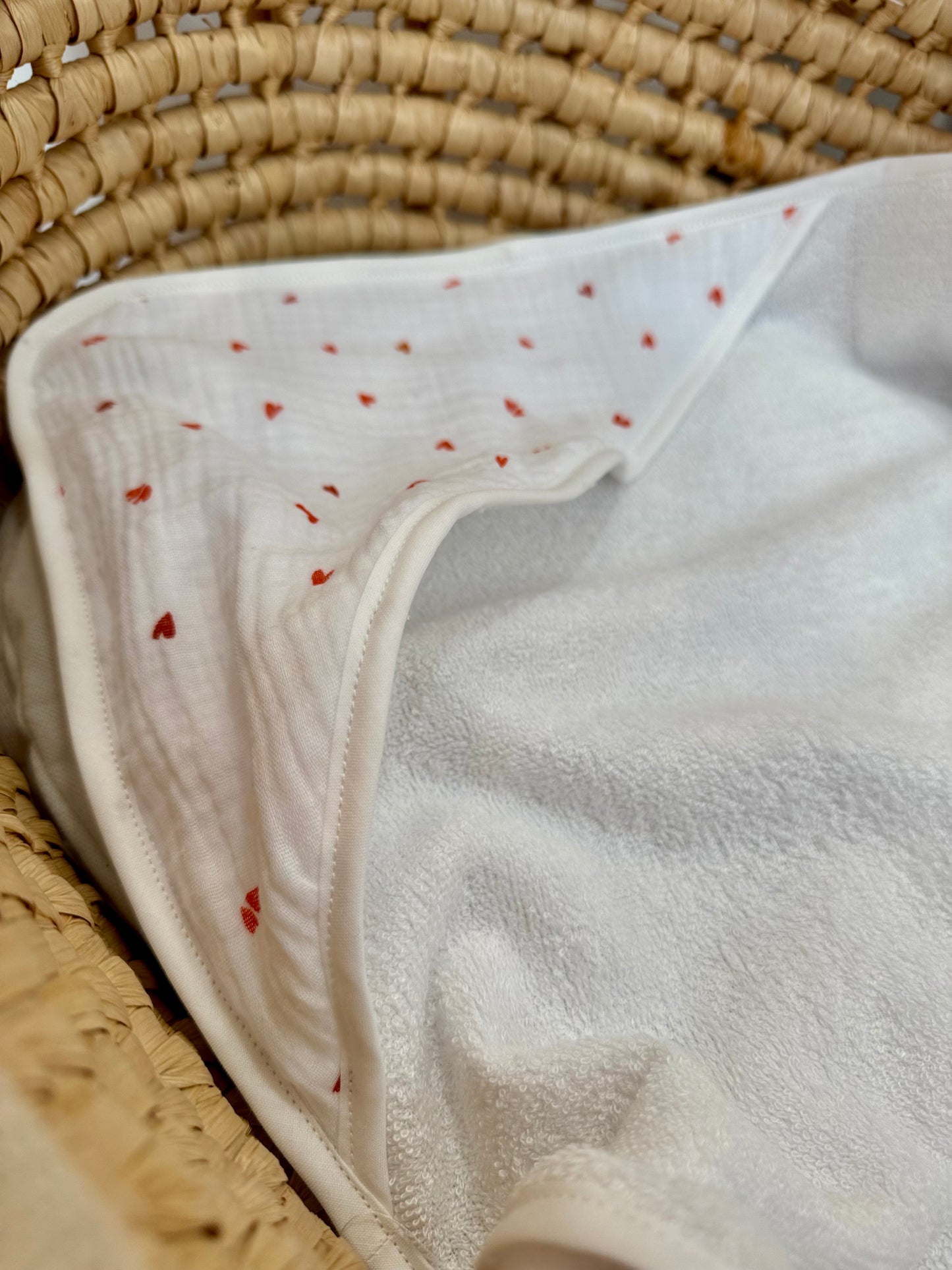 Cape de bain bébé petit cœur rouge