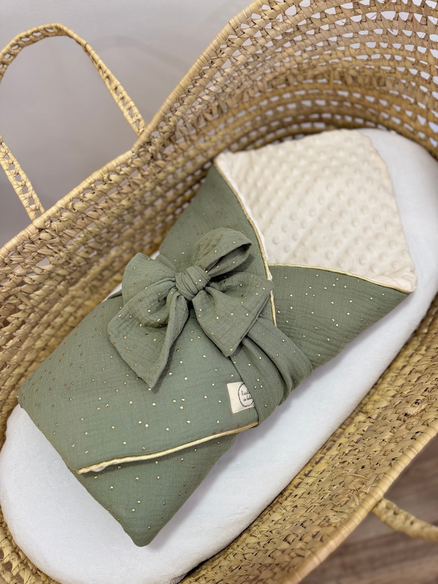 Nid d'ange vert olive or - 1ere couverture de naissance