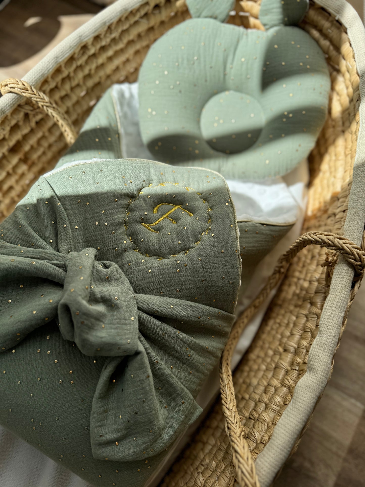 Nid d'ange vert olive or - 1ere couverture de naissance