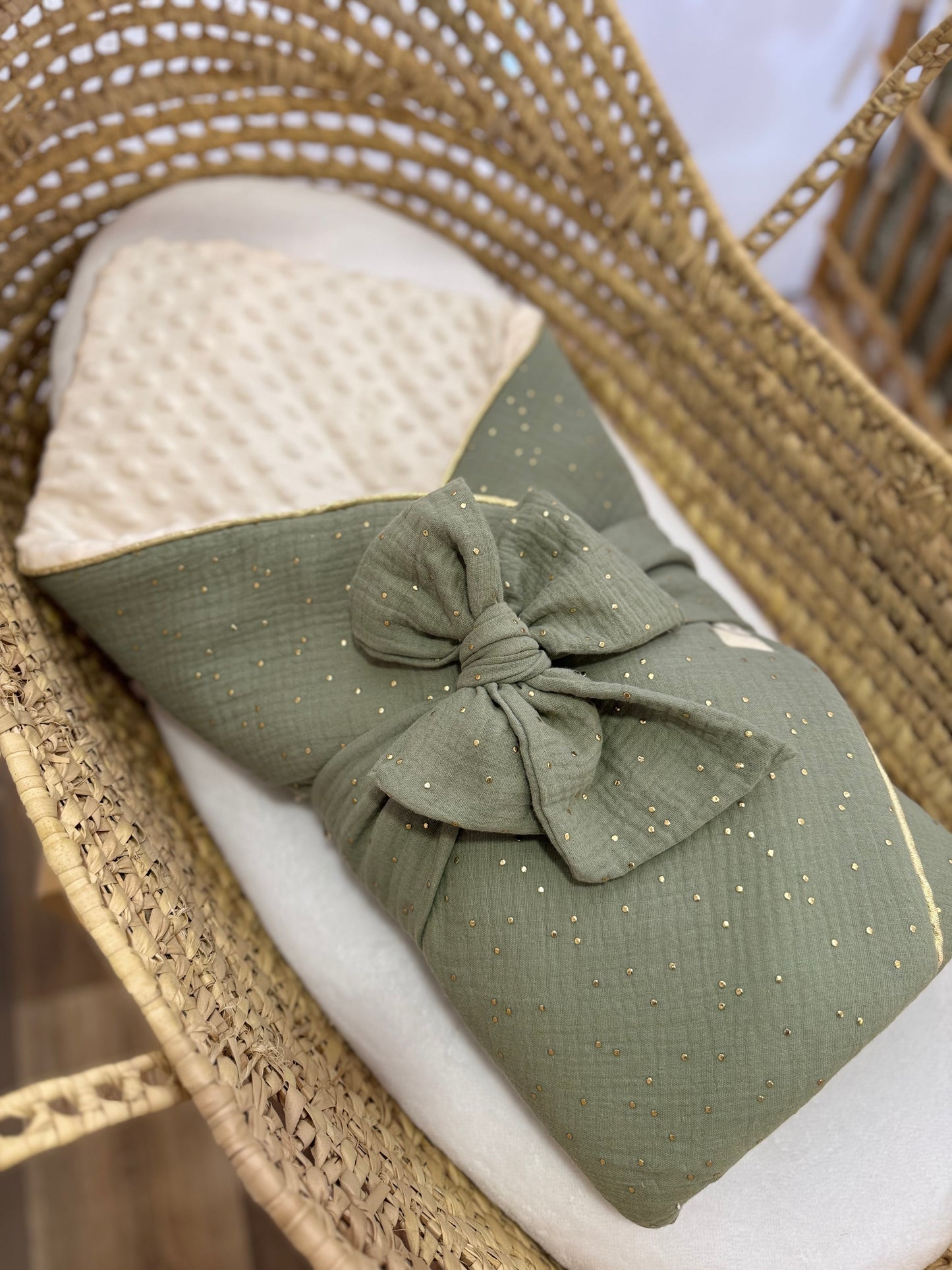 Nid d'ange vert olive or - 1ere couverture de naissance