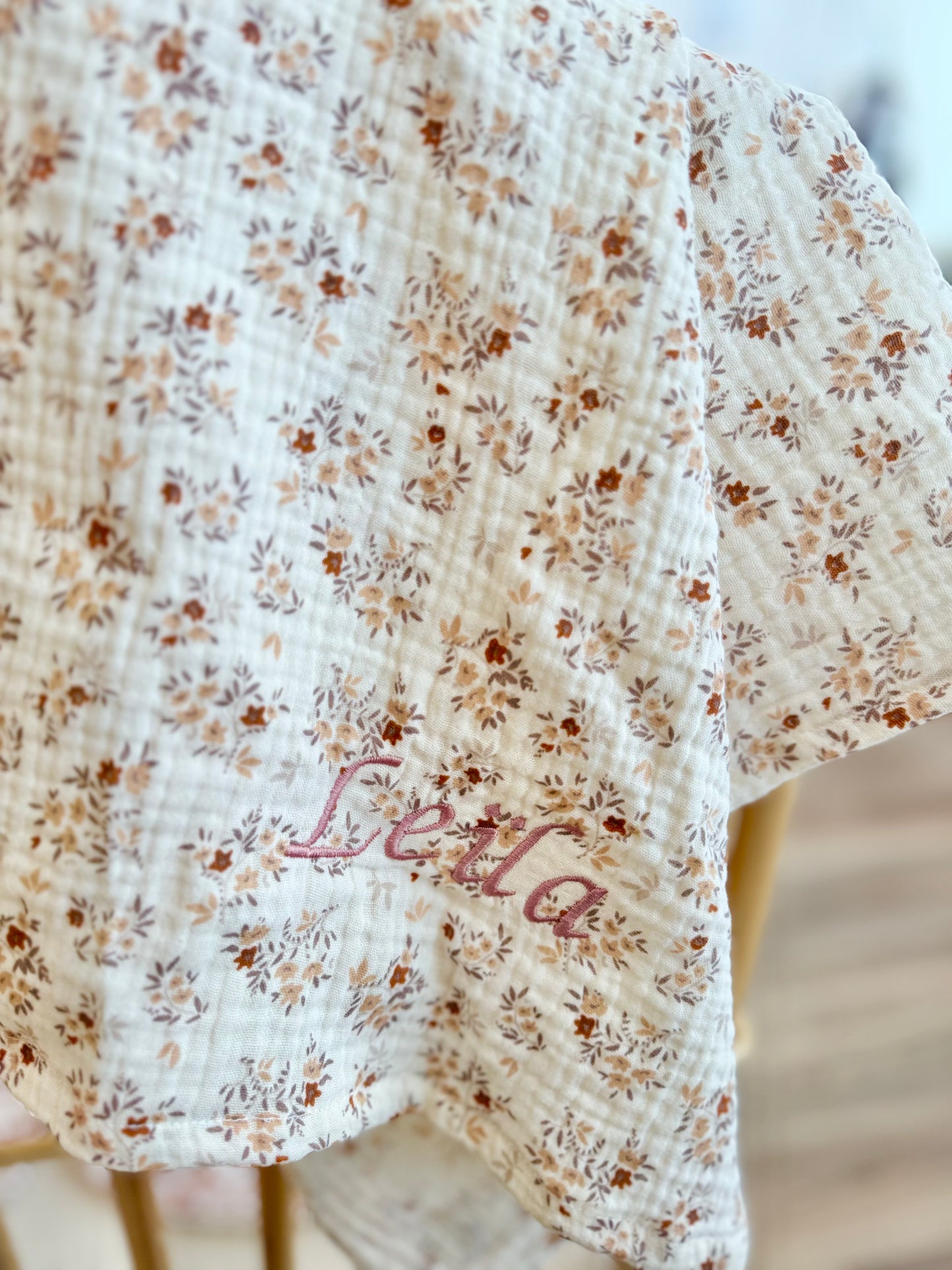 lange avec broderie personnalisation fleuri en gaze d ecoton