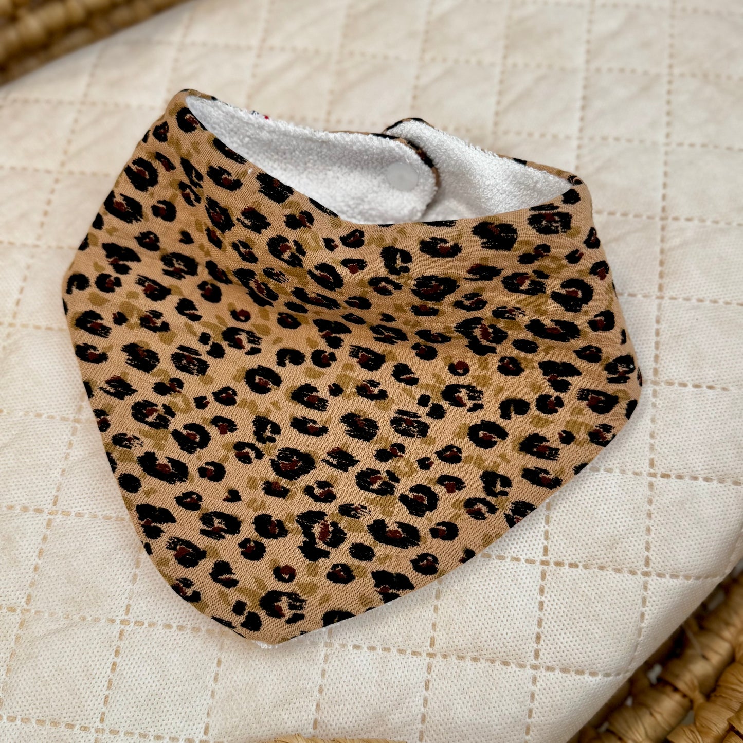 Bavoir bandana bébé en gaze de coton – léopard