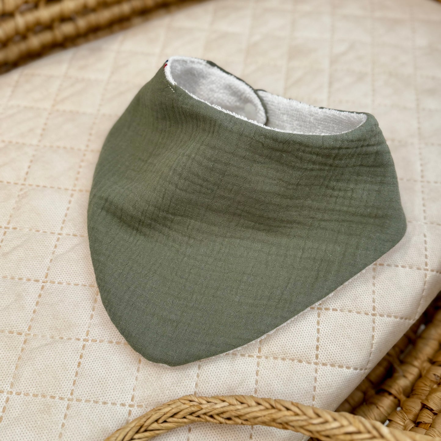 bavoir bandana bebe en gaze de coton doux et absorbant