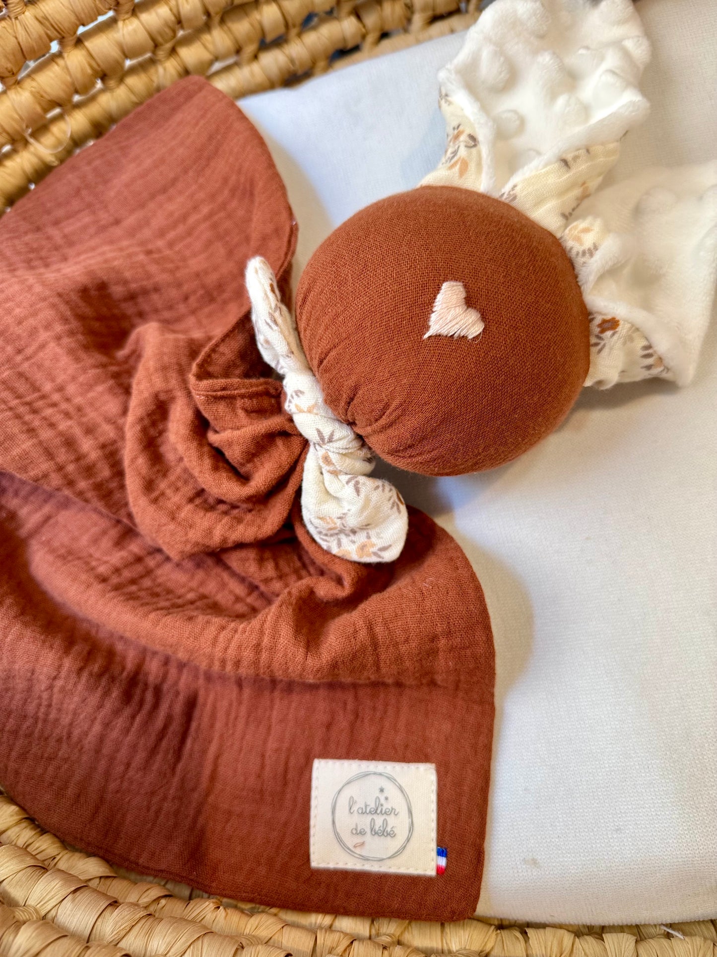 Doudou lapin chocolat Aimée -Personnalisable