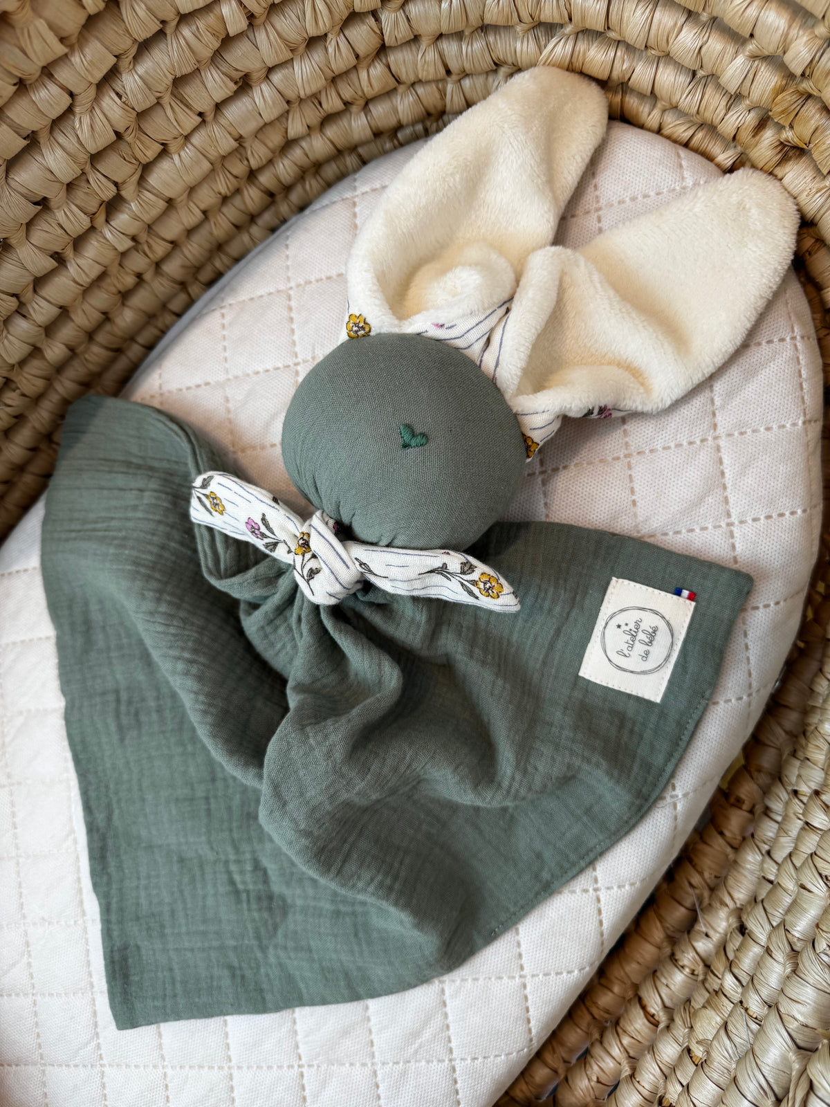 Doudou Lapin Zohra vert sauge -Personnalisable