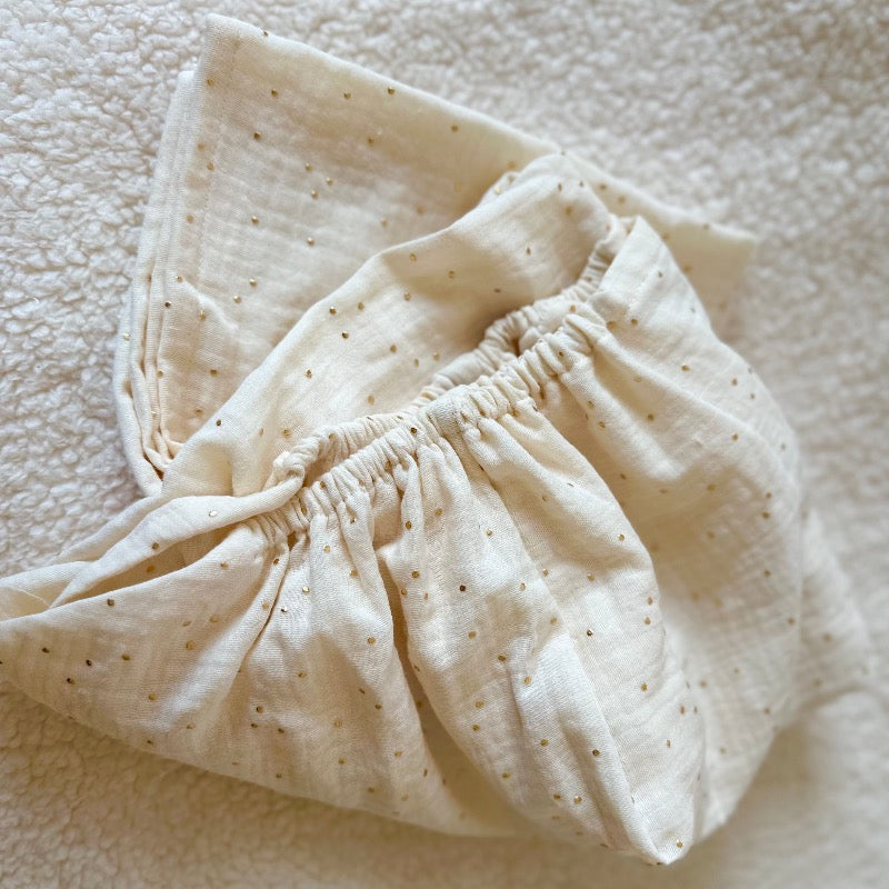 drap housse gaze de coton ecru pois or pour bébé
