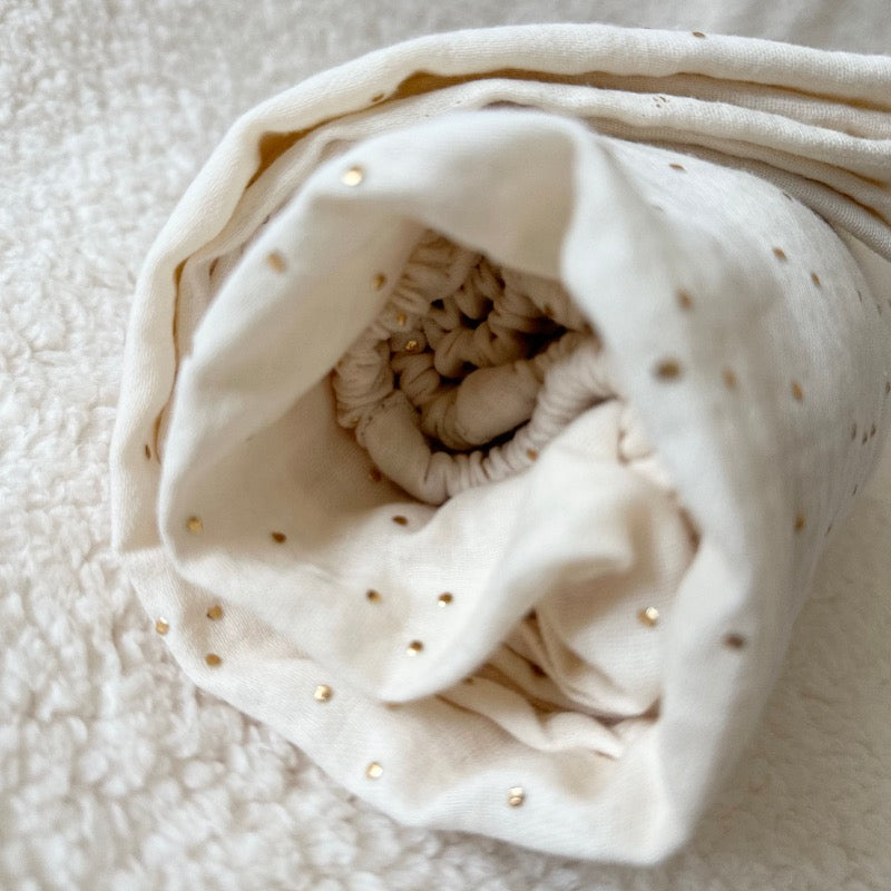 drap housse gaze de coton ecru pois or pour bébé