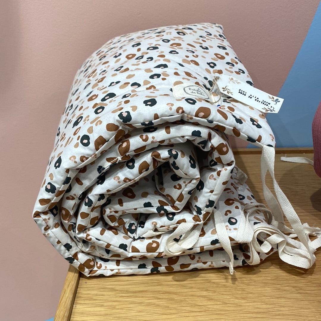 Tour de lit leopard
