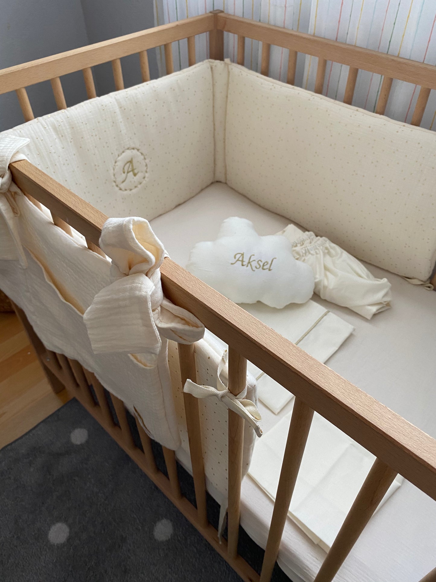 Tour de lit ecru pois or personnalisable
