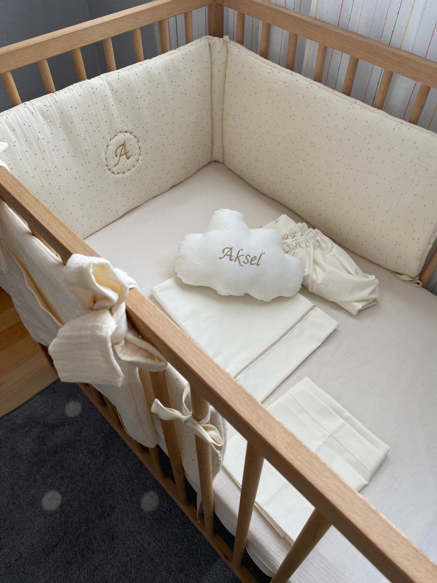 Tour de lit ecru pois or personnalisable