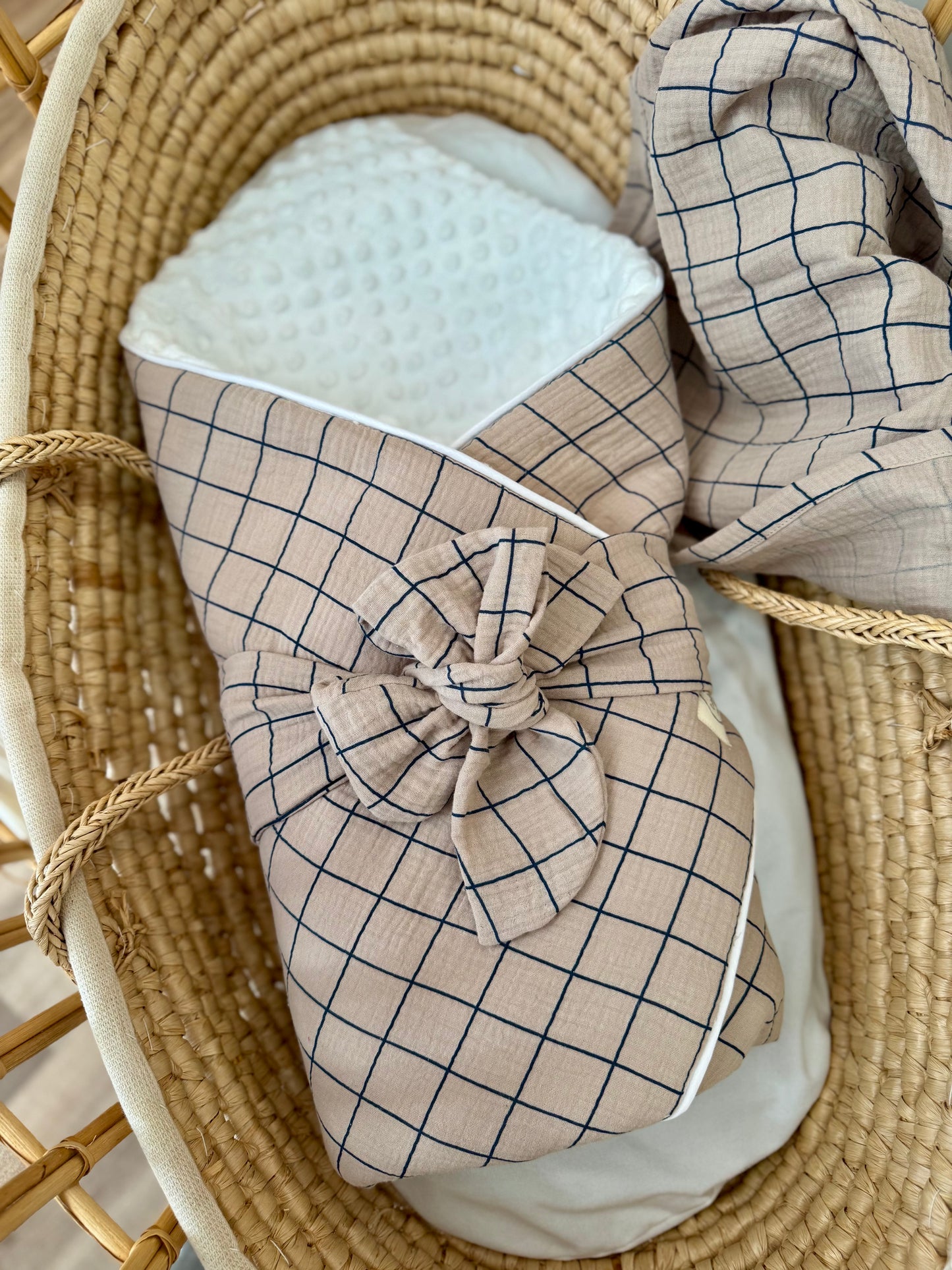 Nid d'ange carreaux taupe  - 1ere couverture de naissance personnalisable