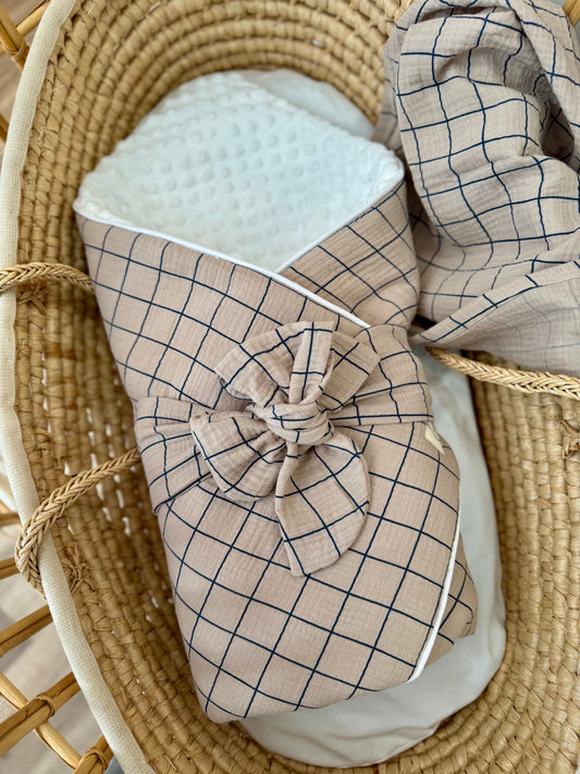Nid d'ange carreaux taupe  - 1ere couverture de naissance personnalisable