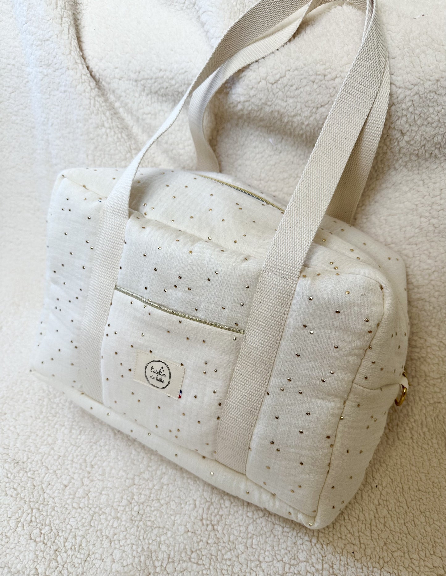 SAC A LANGER DE PETITE TAILLE IDEAL POUR LES SPRTIES EN JOURNEE ET LES BALLADES AVEC BEBE , SAC DE COULEUR ECRU DOUX , POIS DORÉ , ANSE EN TOILE DE COTON DE GRANDE QUALITÉ