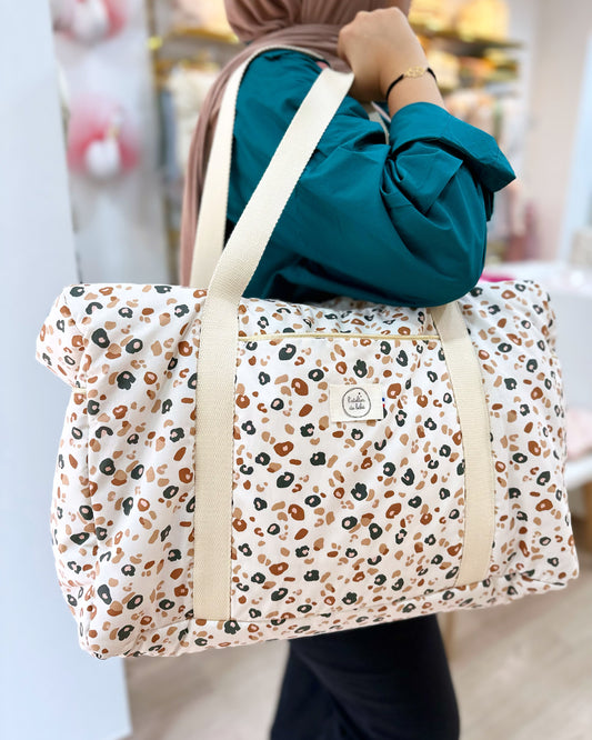 sac a langer de grande taille , couleur léopard , beige , marron ,sortie de maternité et valise de maternité