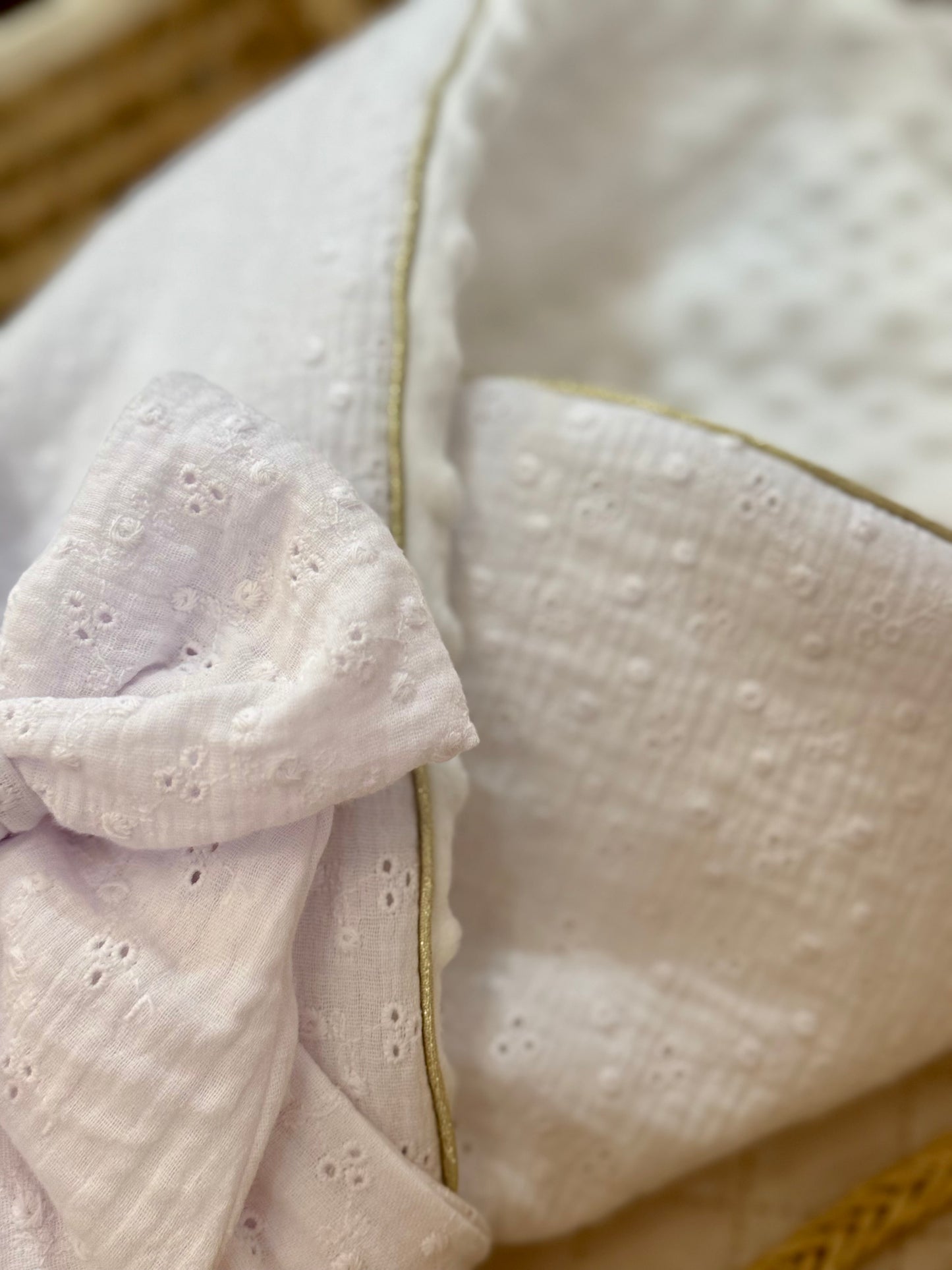 Nid d'ange broderie anglaise  - 1ere couverture de naissance personnalisable