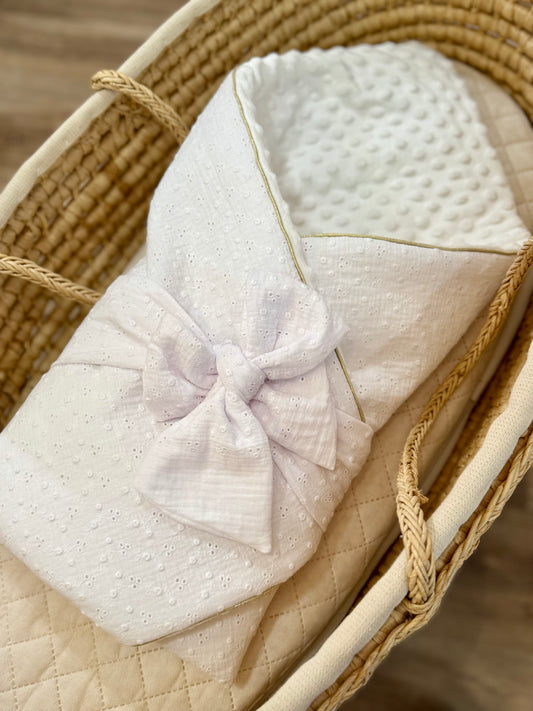 Nid d'ange broderie anglaise  - 1ere couverture de naissance personnalisable