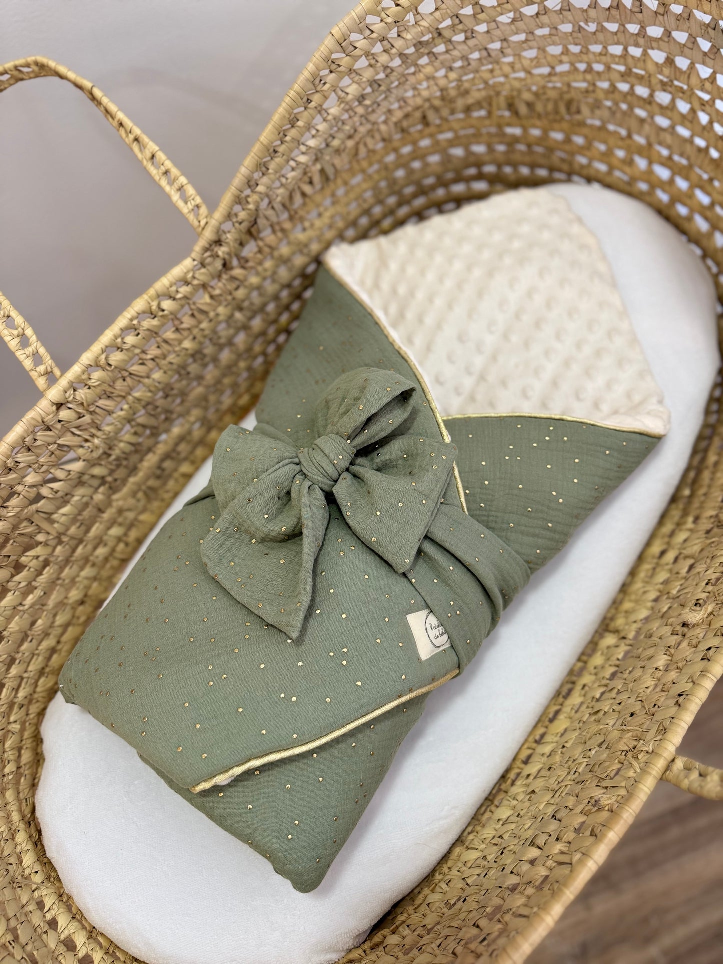 Nid d'ange vert olive or - 1ere couverture de naissance