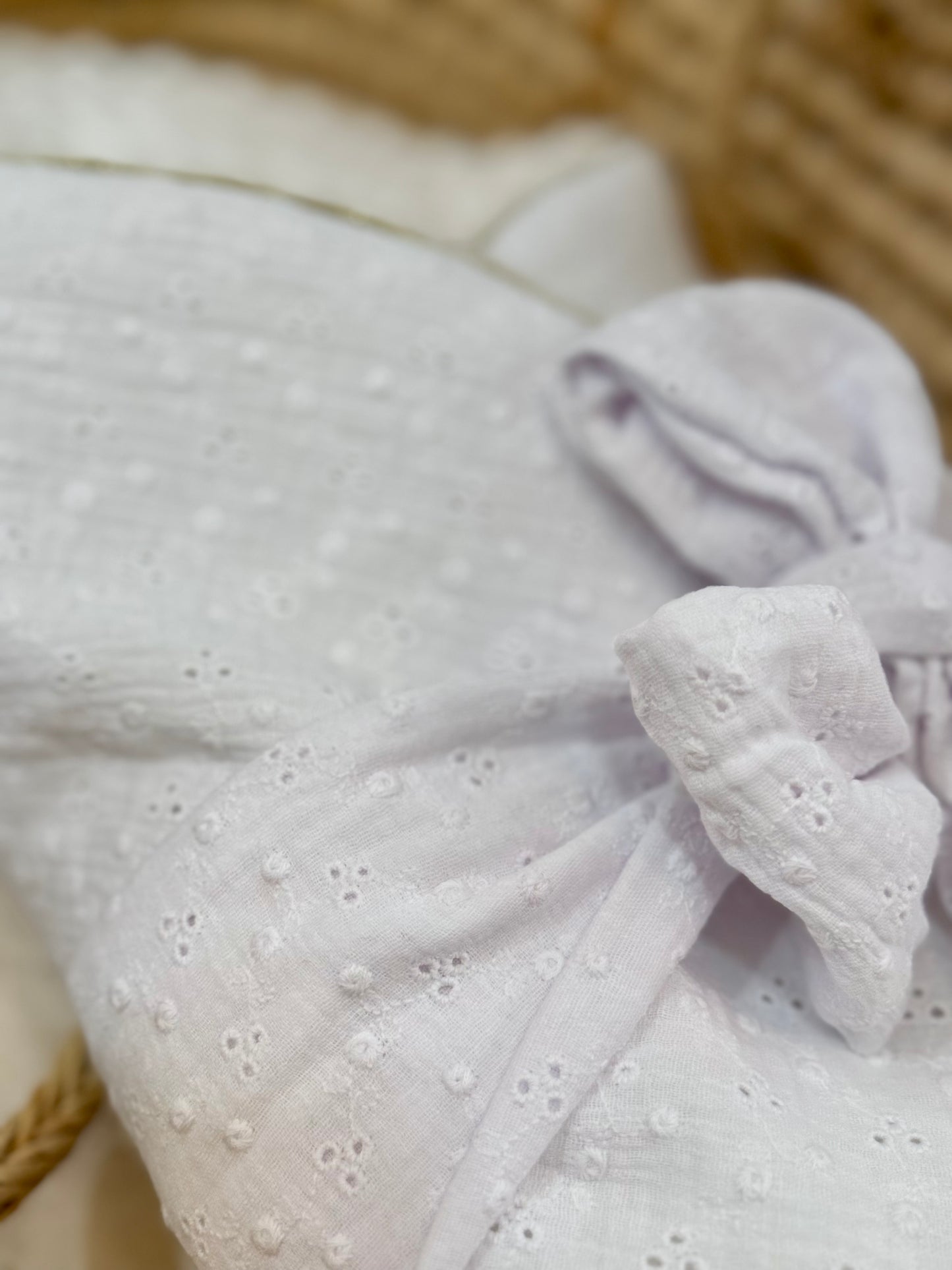 Nid d'ange broderie anglaise  - 1ere couverture de naissance personnalisable