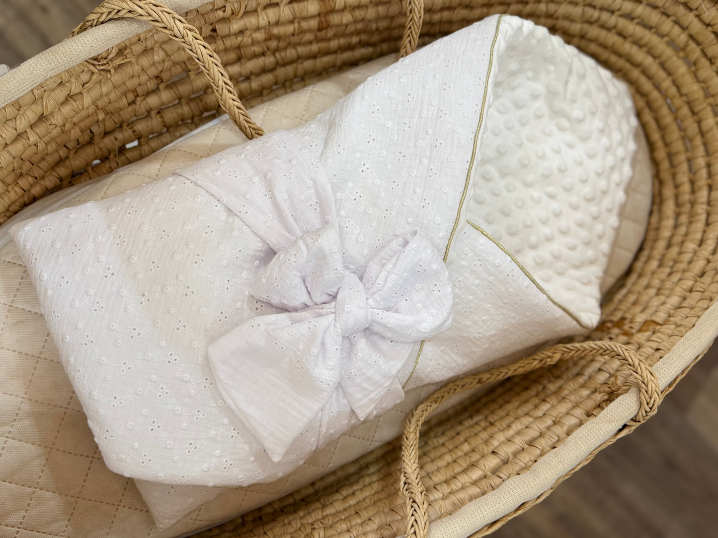 Nid d'ange broderie anglaise  - 1ere couverture de naissance personnalisable