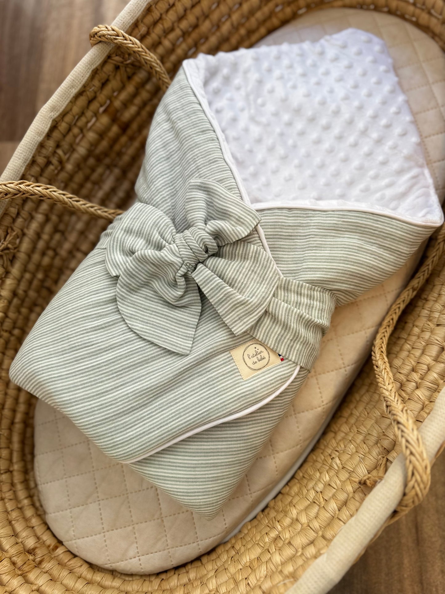 Nid d'ange rayures fines vert - 1ere couverture de naissance gaze de coton