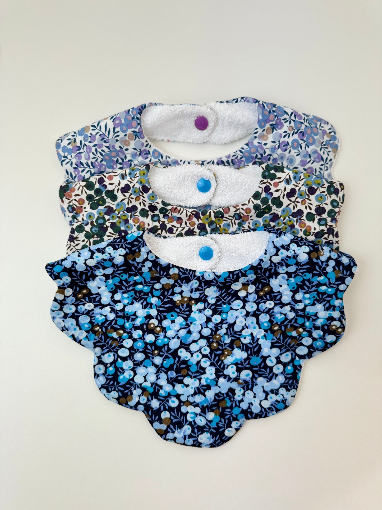 Bavoir fleur trio Liberty WILTSHIRE bleu- personnalisable
