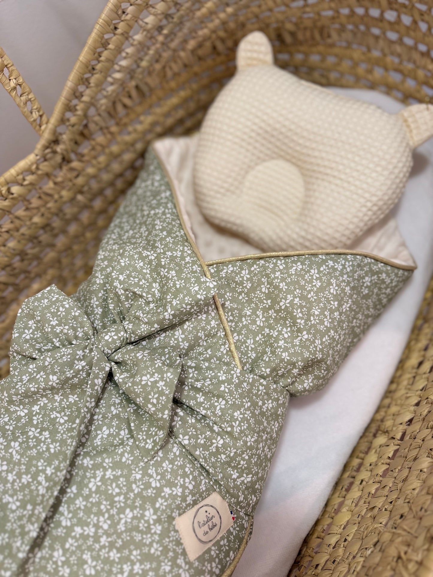 Nid d'ange vert tilleul - 1ere couverture de naissance personnalisable