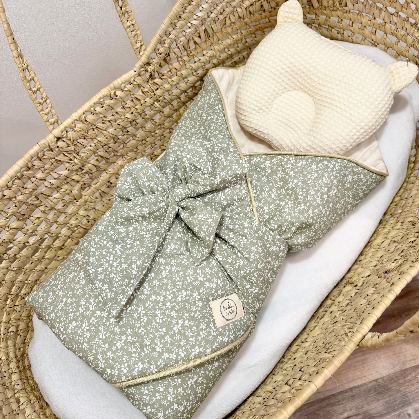 Nid d'ange vert tilleul - 1ere couverture de naissance personnalisable