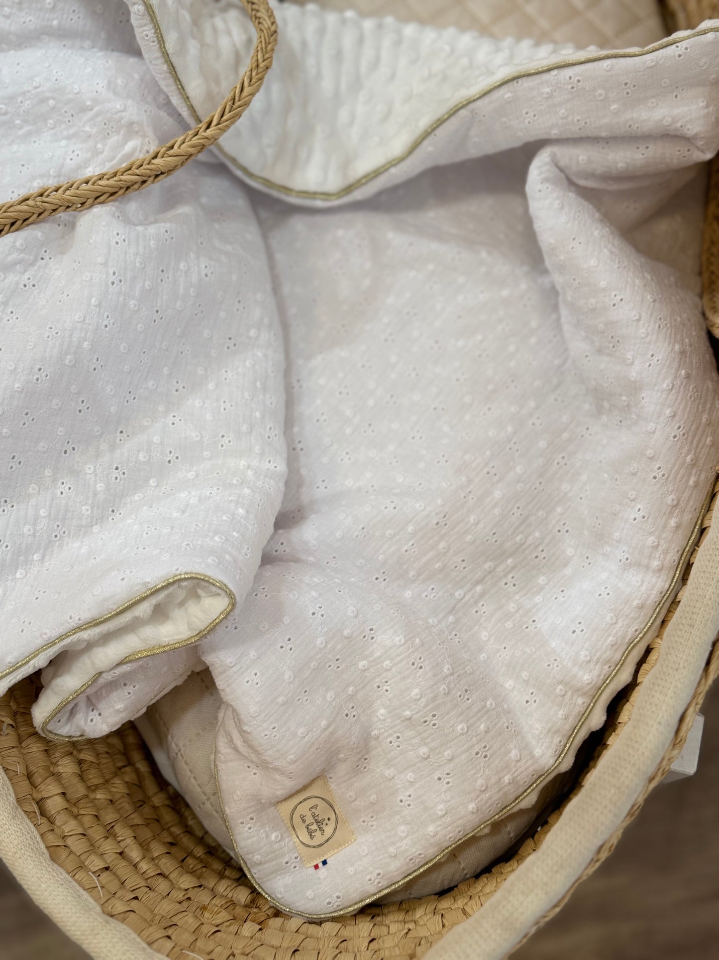 Nid d'ange broderie anglaise  - 1ere couverture de naissance personnalisable