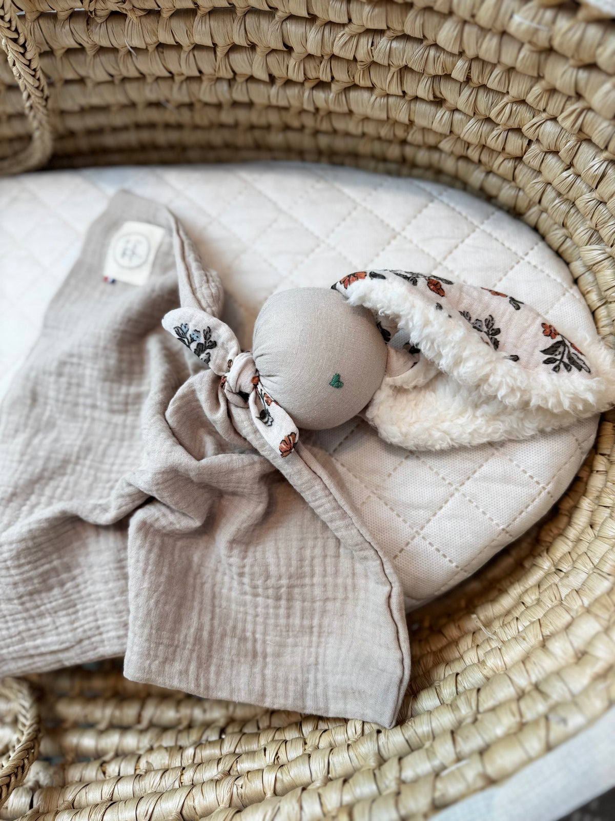 Doudou Lapin beige Nora nez vert -Personnalisable
