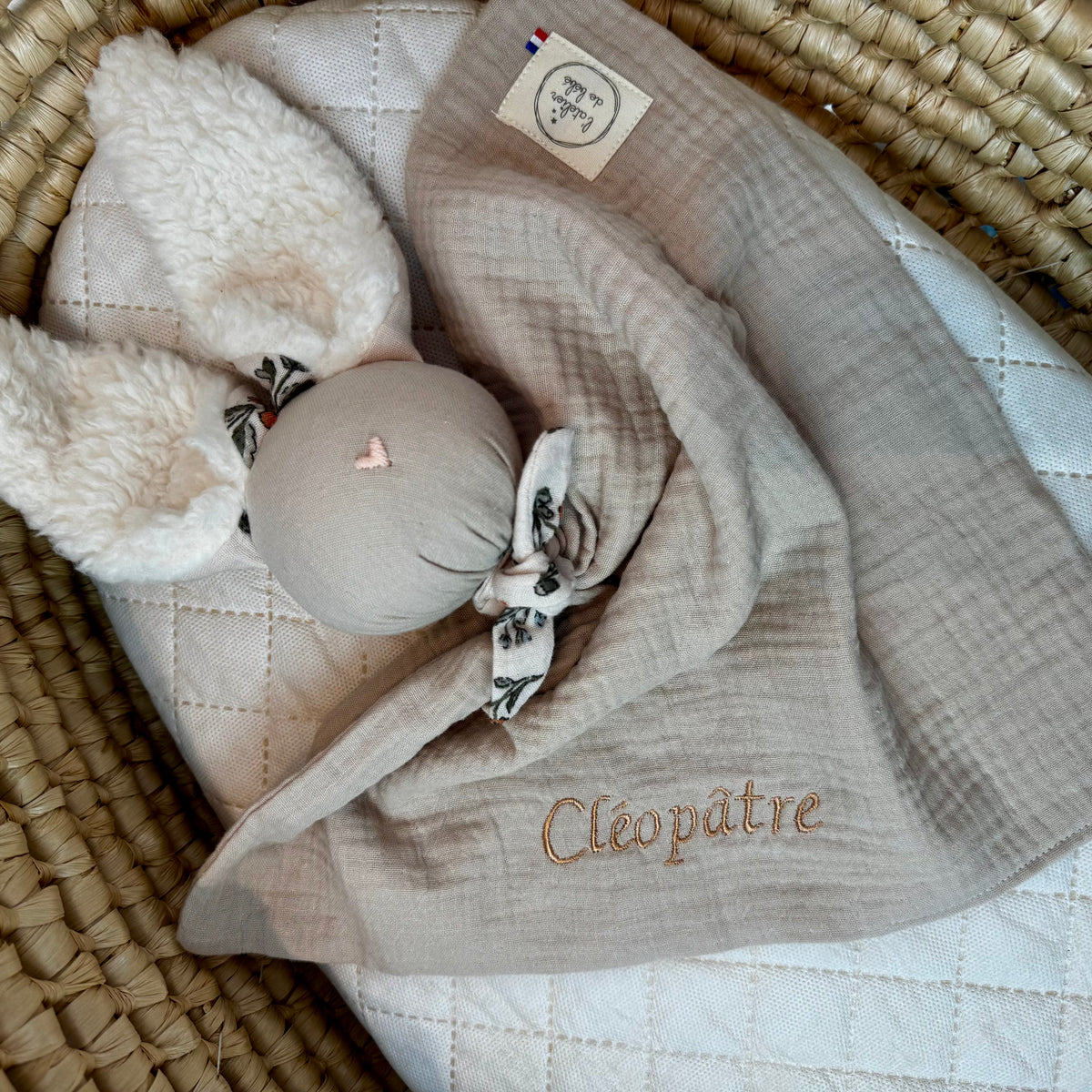 Doudou Lapin beige Nora nez rose -Personnalisable