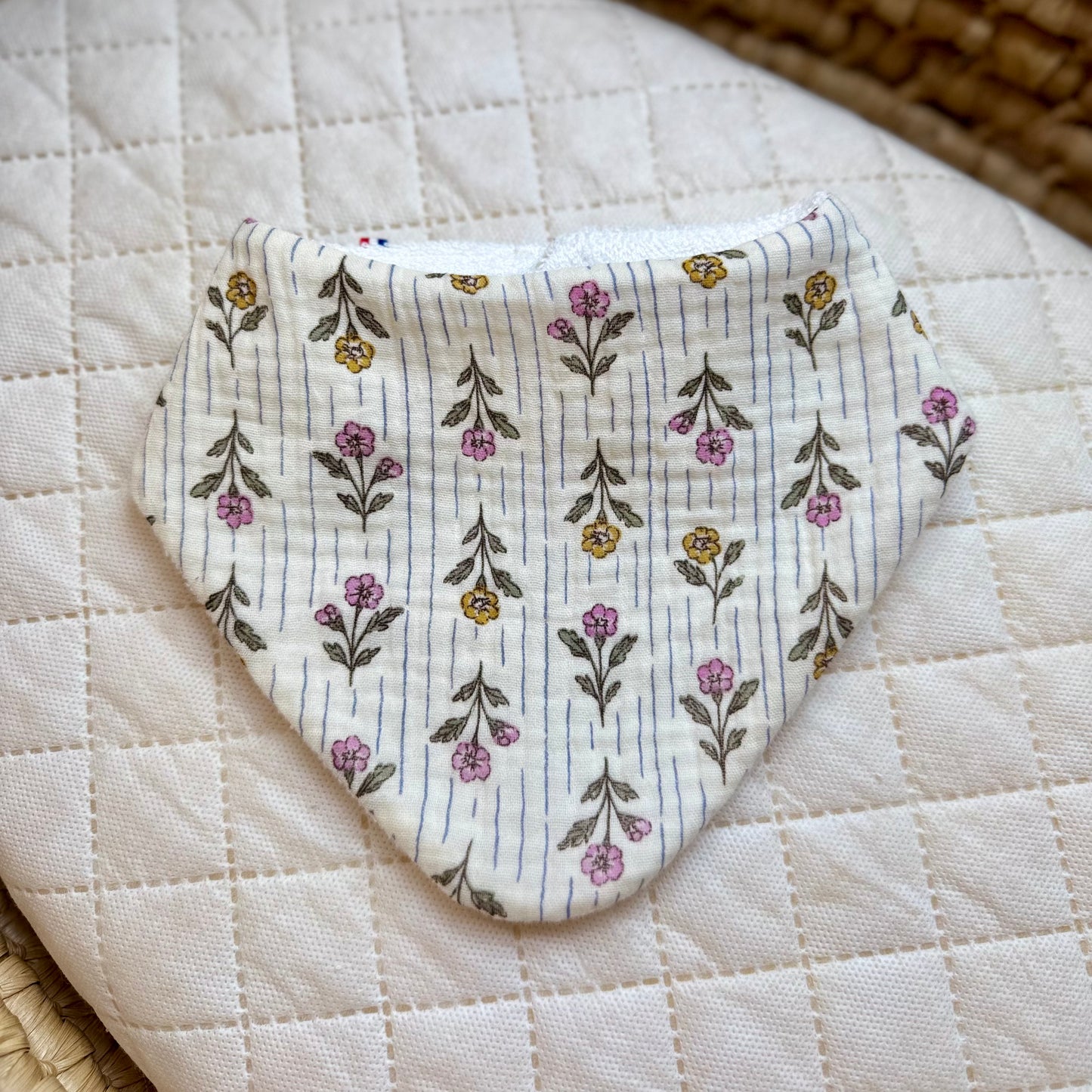 Bavoir bandana bébé en gaze de coton – Fleurs zora