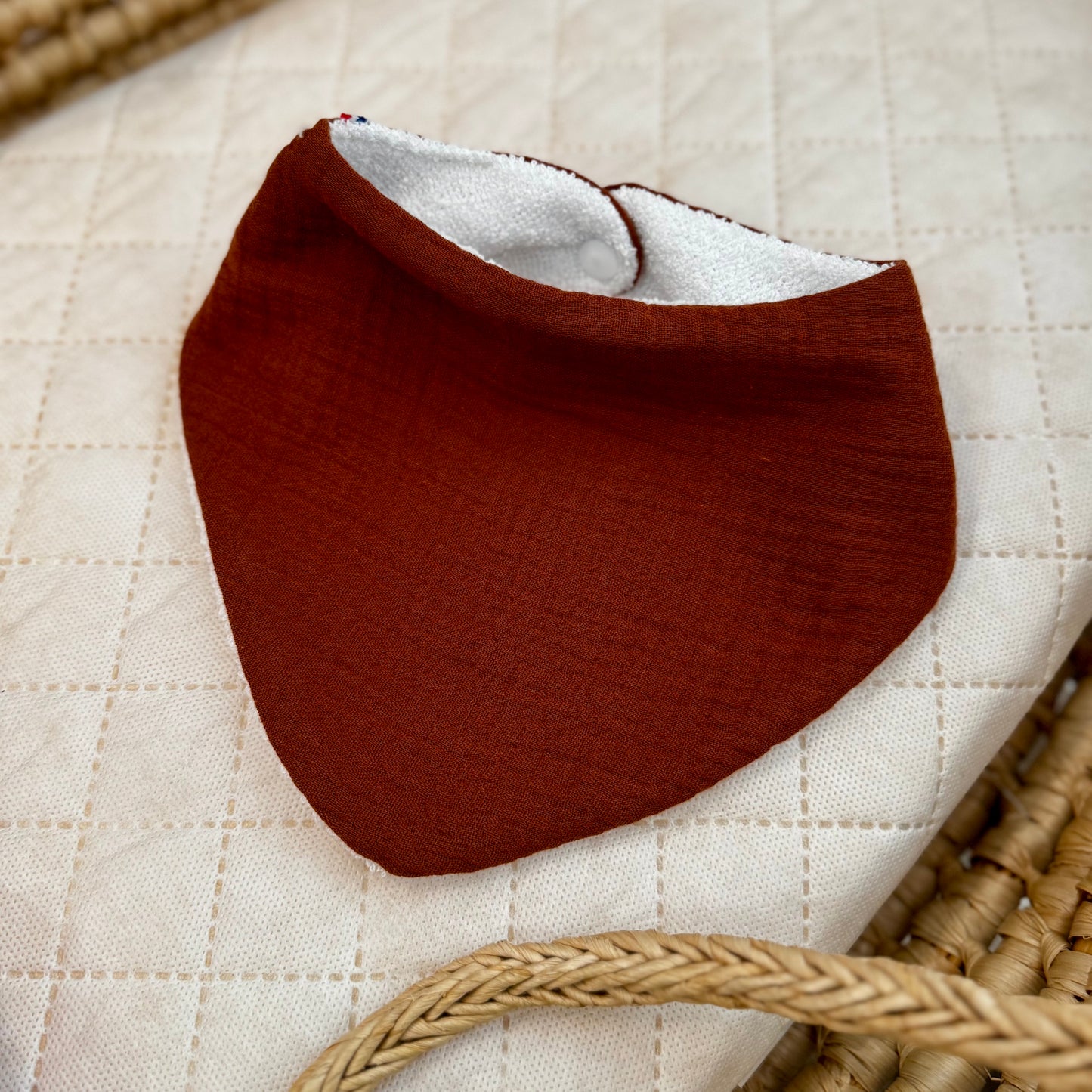 bavoir bandana en gaze de coton et blanc absorbant et tres doux pour bebe