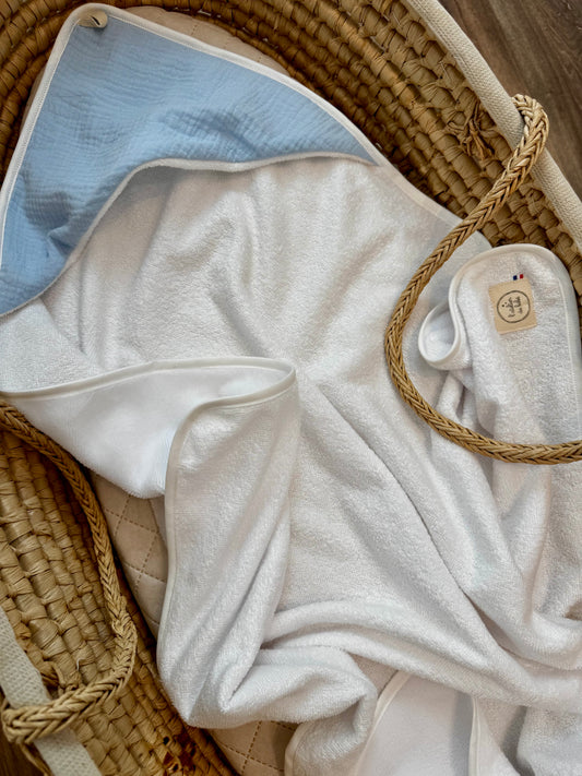 Cape de bain bébé personnalisée en éponge de bambou et gaze de coton-bleu ciel – Fabrication française