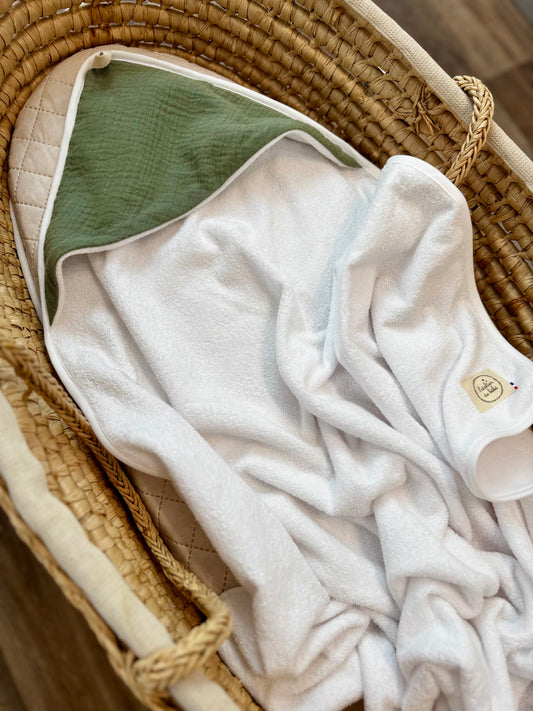 Cape de bain bébé personnalisée en éponge de bambou et gaze de coton-Vert sauge  – Fabrication française (Copie) (Copie) (Copie) (Copie)