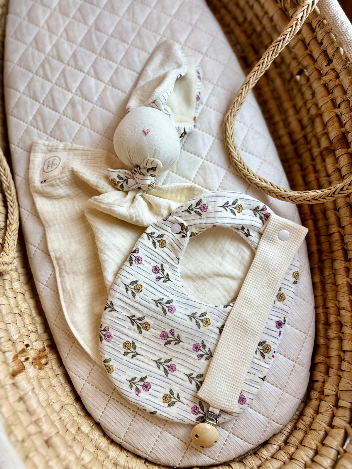 Coffret Doudou Lapin écru Zohra fleuri   - Personnalisable