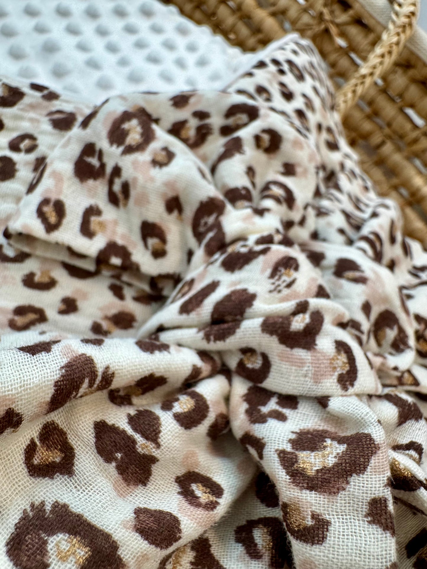Nid d'ange bébé d'emmaillotage - LEOPARD POUDRE | Made in France