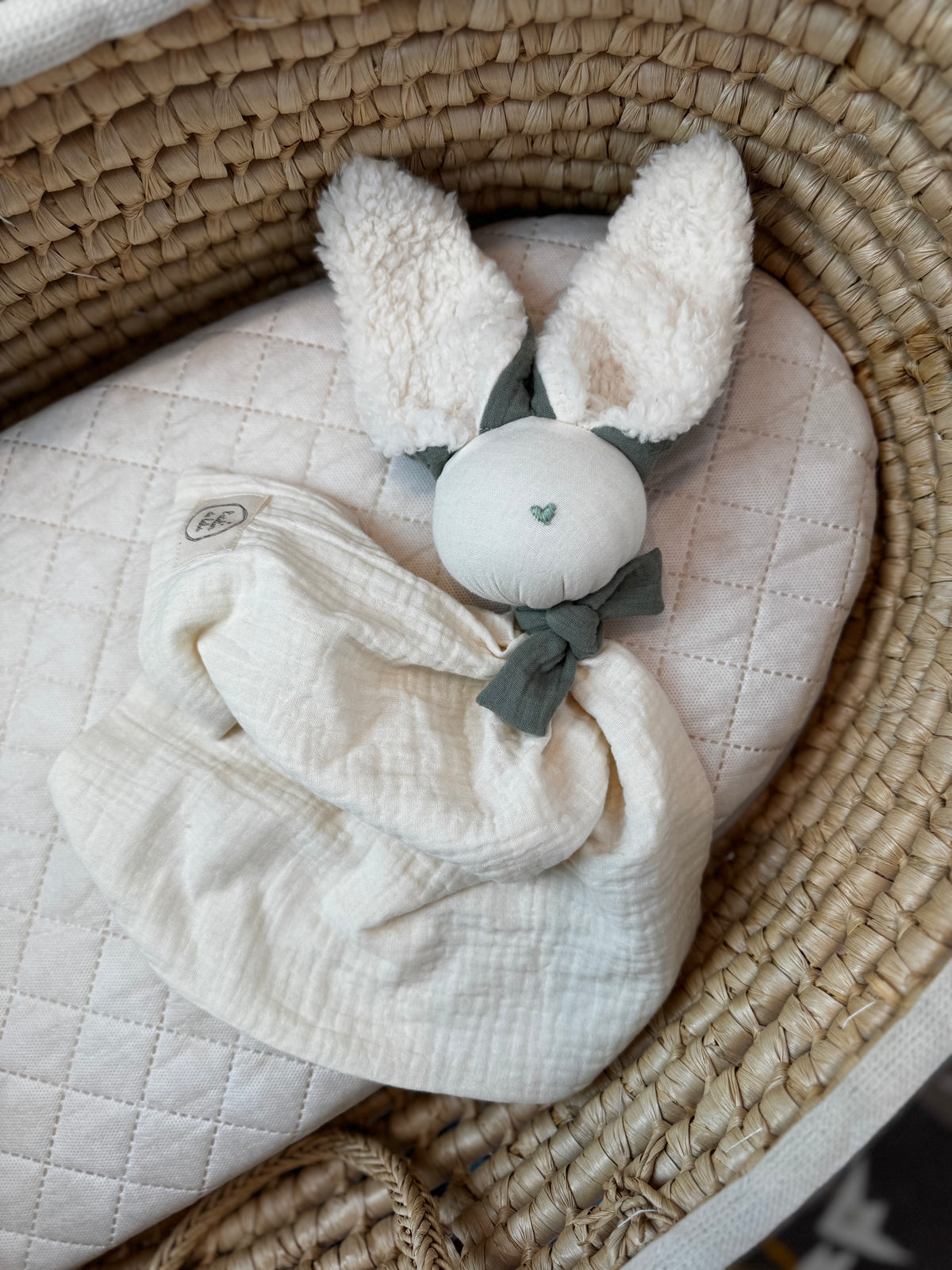 Doudou Lapin écru et vert sauge - Personnalisable