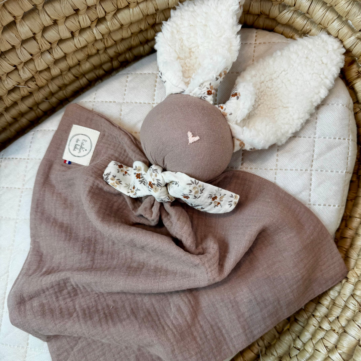 Doudou Lapin chocolat fleuri Aimée -Personnalisable