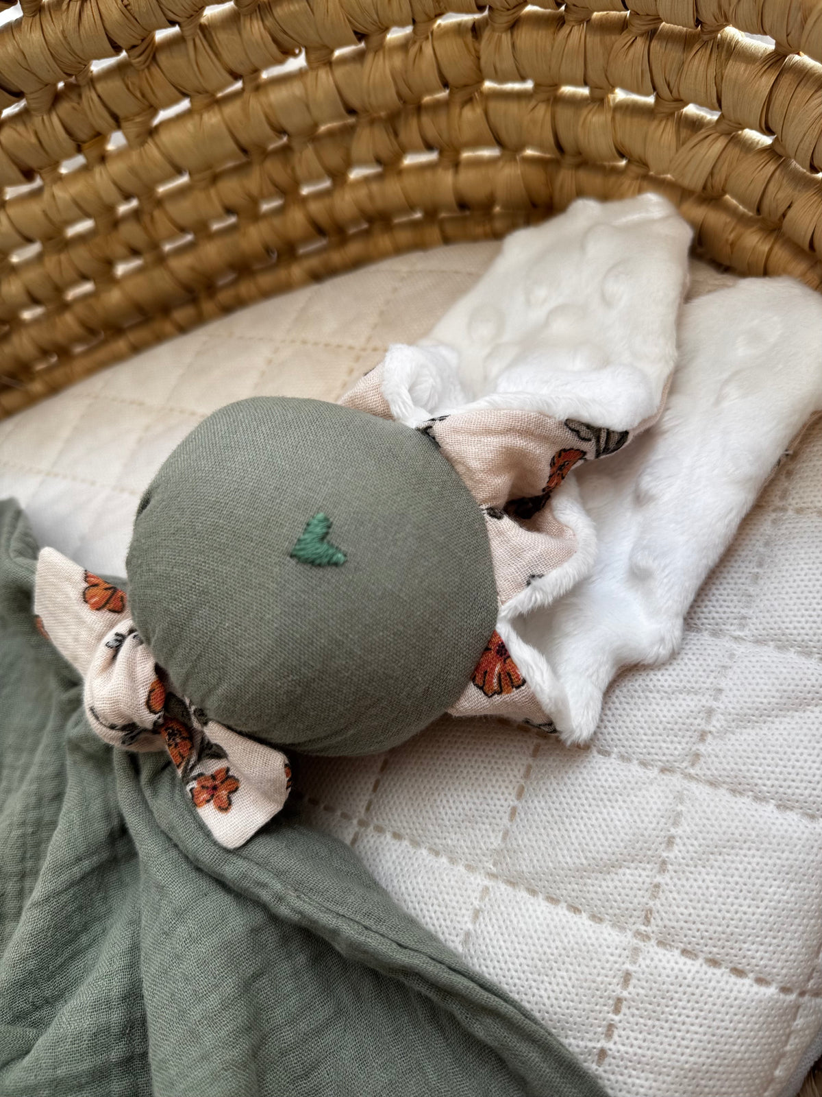 Doudou Lapin Nora vert sauge -Personnalisable