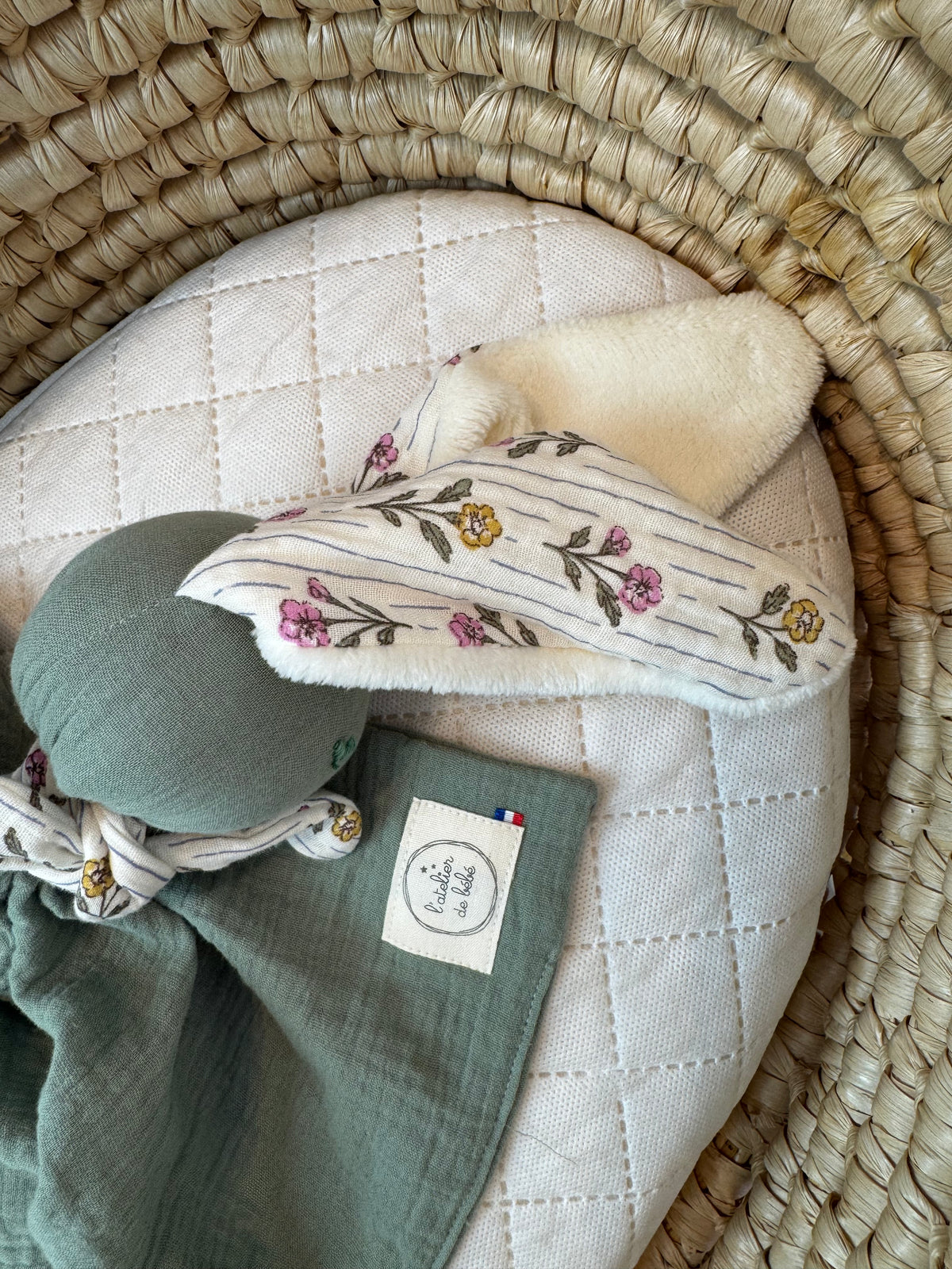Doudou Lapin Zohra vert sauge -Personnalisable