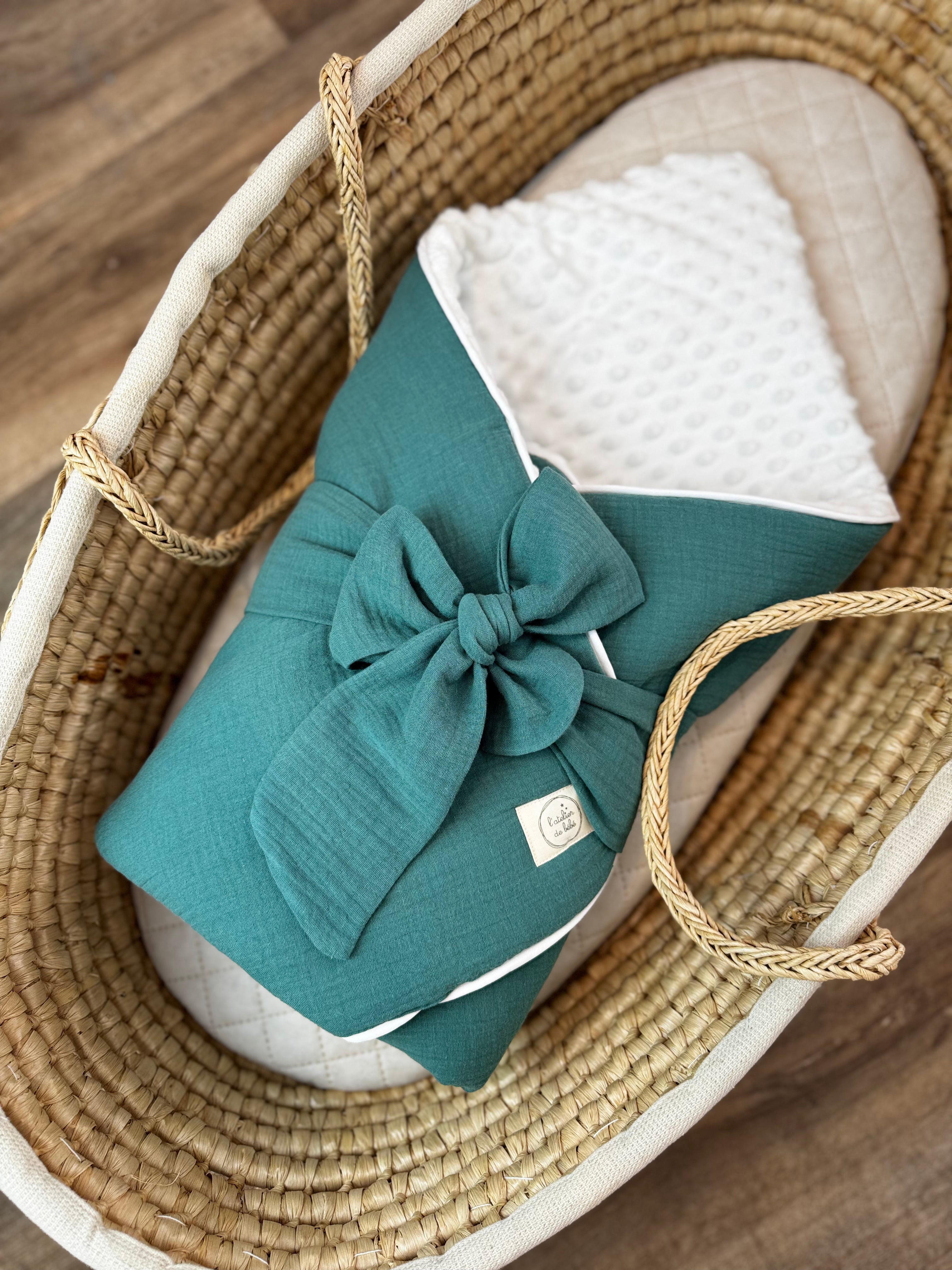 COUVERTURE DE NAISSANCE BÉBÉ EN GAZE DE COTON VERT EMERAUDE ET BLANC TRES DOUCE ET CONVERTIBLE EN TAPIS D'EVEIL PUIS EN COUETTE POUR BEBE
