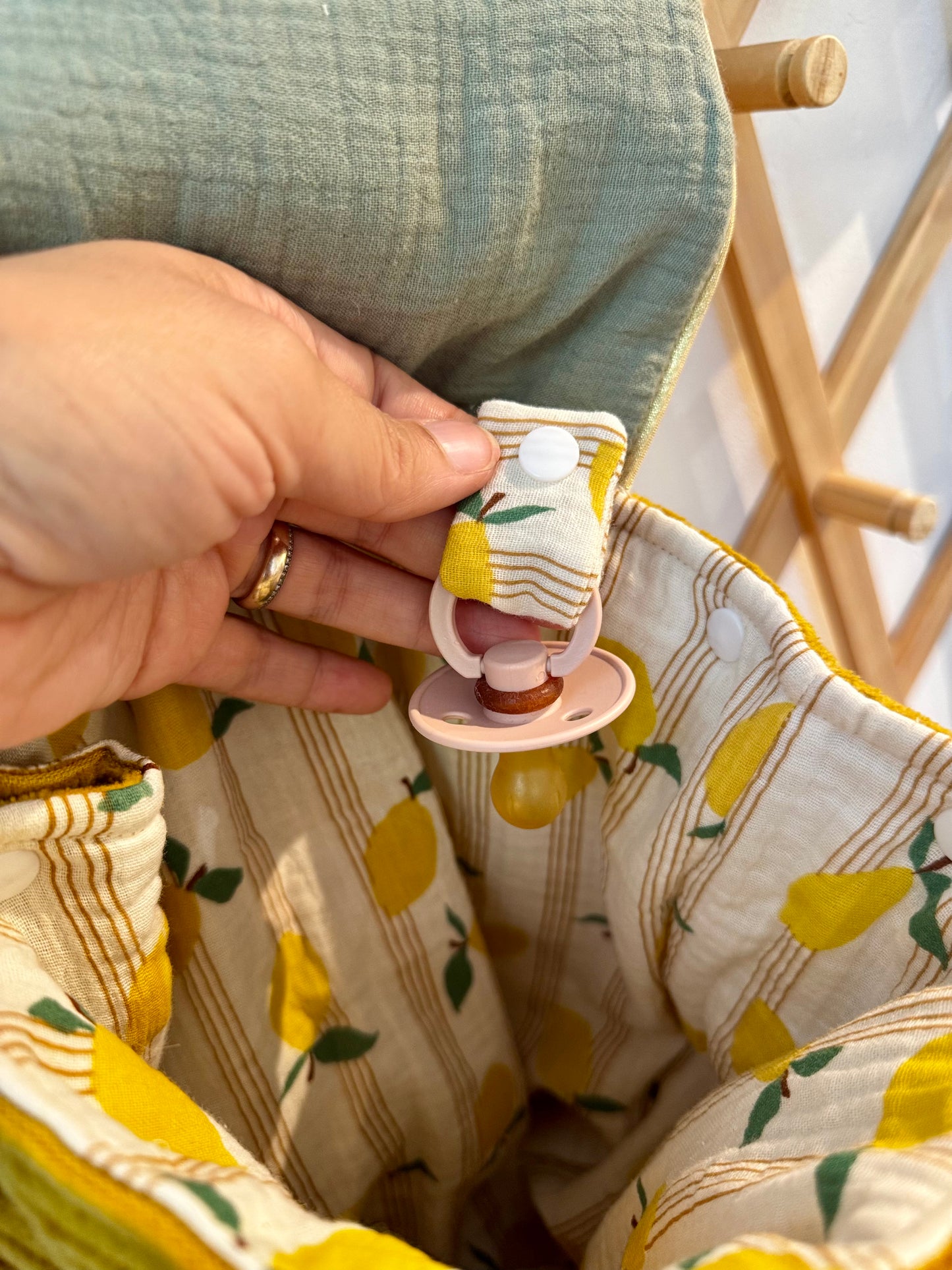 Sac à dos enfant en velours côtelé moutarde – motif citron | Personnalisable