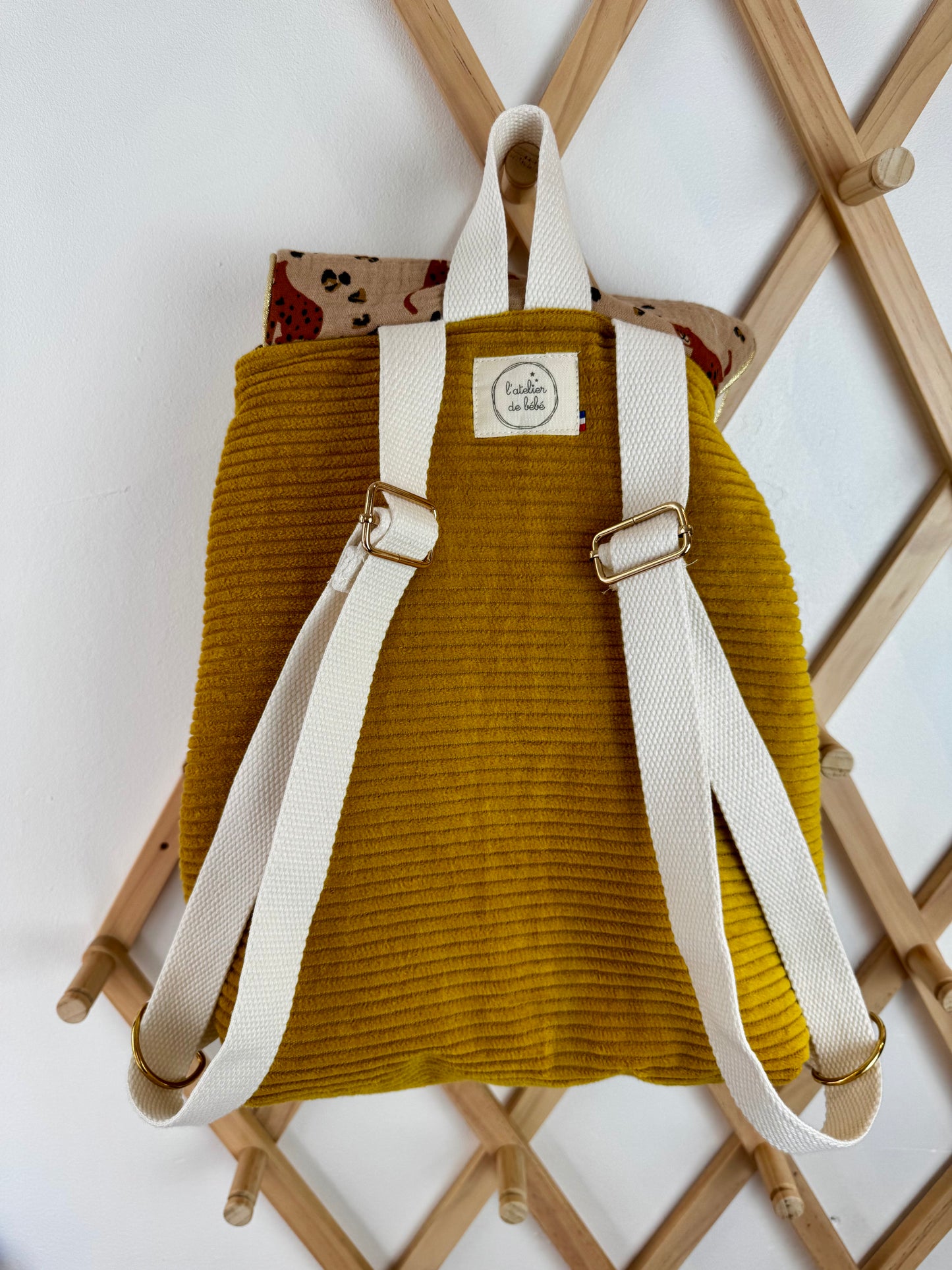 Sac à dos enfant en velours côtelé moutarde – motif Garou
