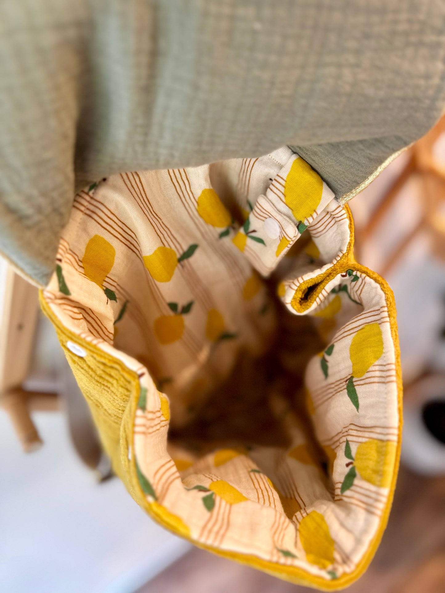 Sac à dos enfant en velours côtelé moutarde – motif citron | Personnalisable