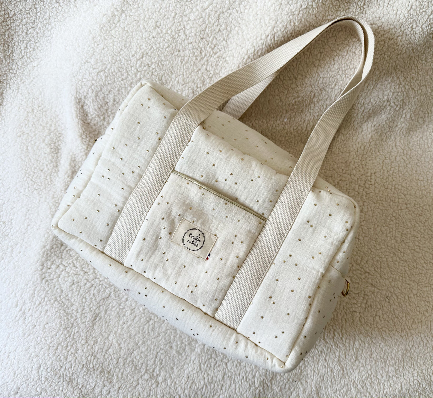 SAC A LANGER DE PETITE TAILLE IDEAL POUR LES SPRTIES EN JOURNEE ET LES BALLADES AVEC BEBE , SAC DE COULEUR ECRU DOUX , POIS DORÉ , ANSE EN TOILE DE COTON DE GRANDE QUALITÉ